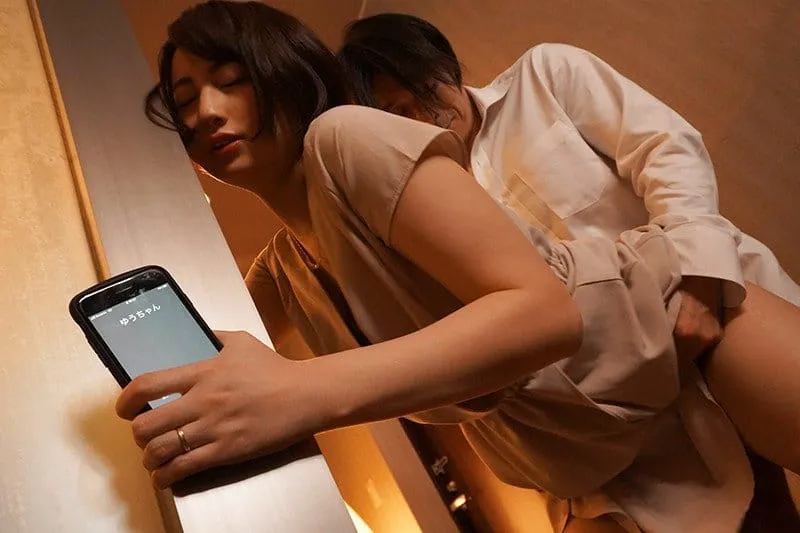 Bà xã đi họp lớp rồi chịch với nyc mặc cho người chồng ở nhà chờ