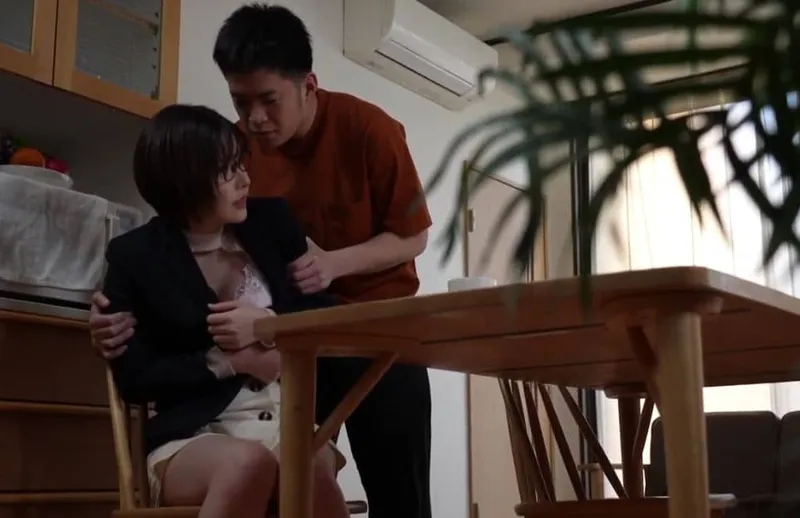 Trở về sau khi bị cưỡng dâm thì tiếp tục bị bố và em ông xã chơi